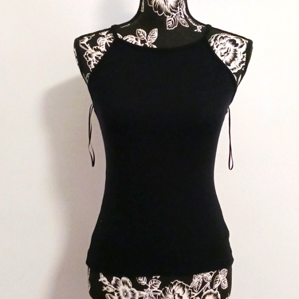 Black spaghetti strap tank top🖤